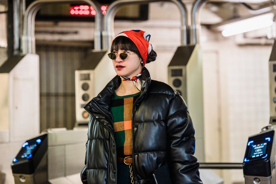 7 Oversized Leather Jacket Outfit Mistakes That Make You Look Sloppy